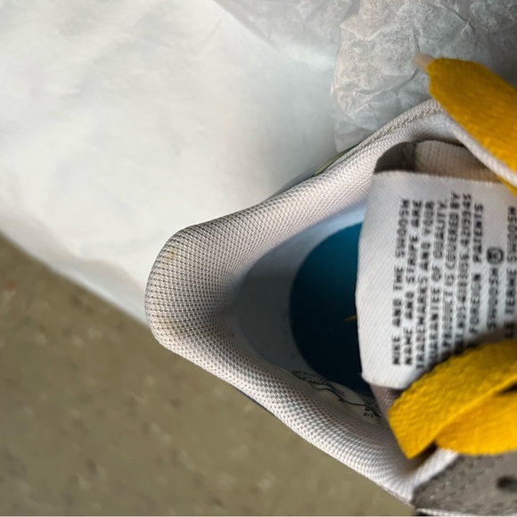 Nike V- Love O.X. - Picture 2 of 7